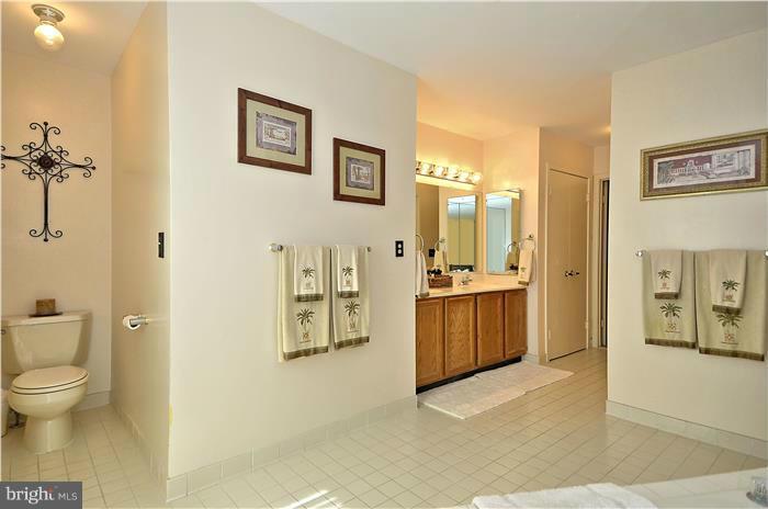 15428 Merrifields Lane Silver Spring, MD 20906 - Photo 15 of 27 Bath (Master)