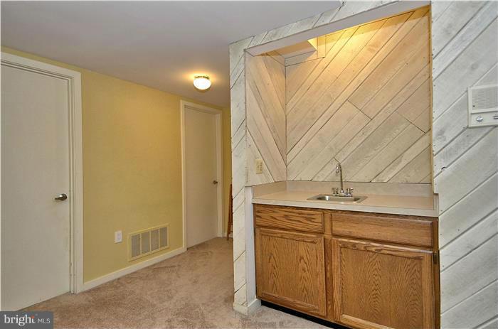 15428 Merrifields Lane Silver Spring, MD 20906 - Photo 18 of 27 Family Room