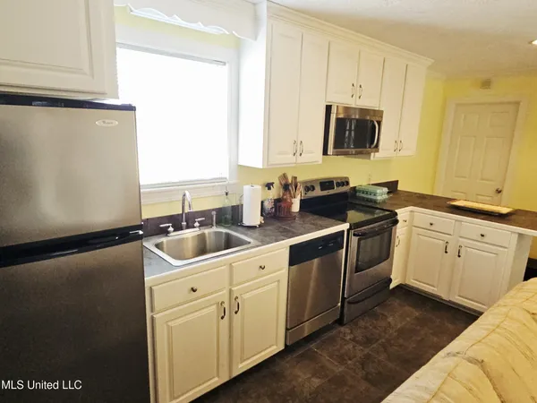$599,000 | 1568 Maura Lane Southeast, Brookhaven, MS 39601