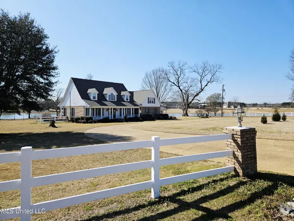 $599,000 | 1568 Maura Lane Southeast, Brookhaven, MS 39601