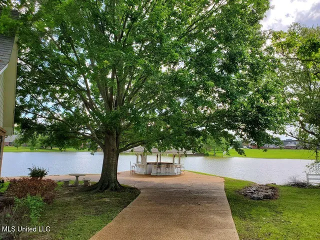 $625,000 | 1568 Maura Lane Southeast, Brookhaven, MS 39601