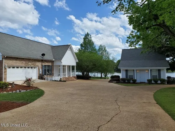 $599,000 | 1568 Maura Lane Southeast, Brookhaven, MS 39601