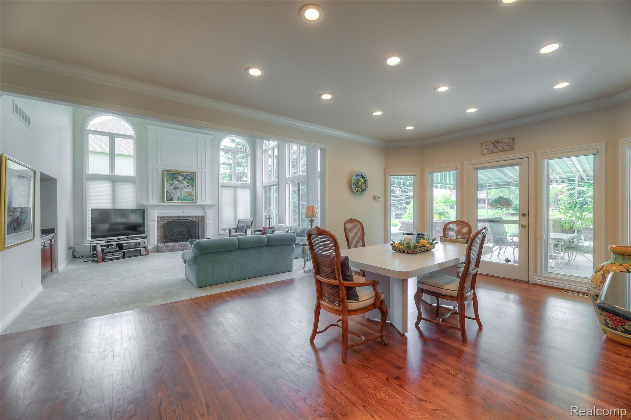 2904 Baytree Court Rochester, MI 48306 - Photo 11 of 52 11 - Breakfast Room to Great Room.jpg