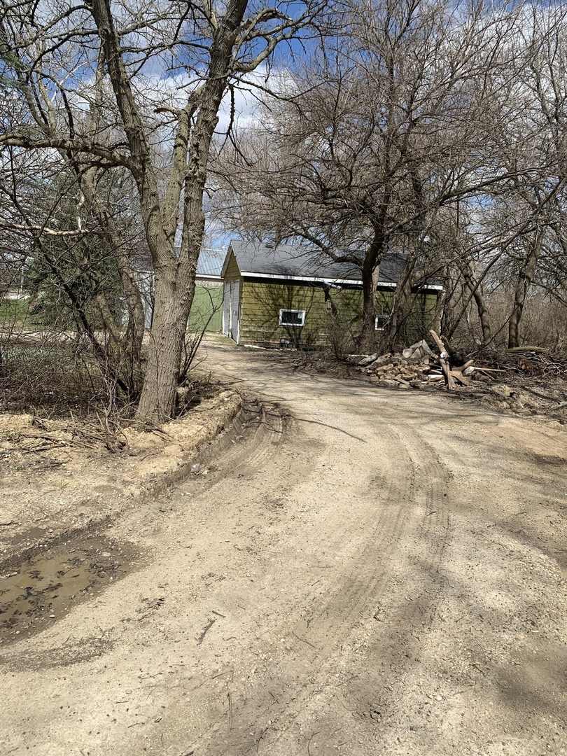 1N557 Peck Road Geneva, IL 60134 - Photo 11 of 15 Gallery Image 11