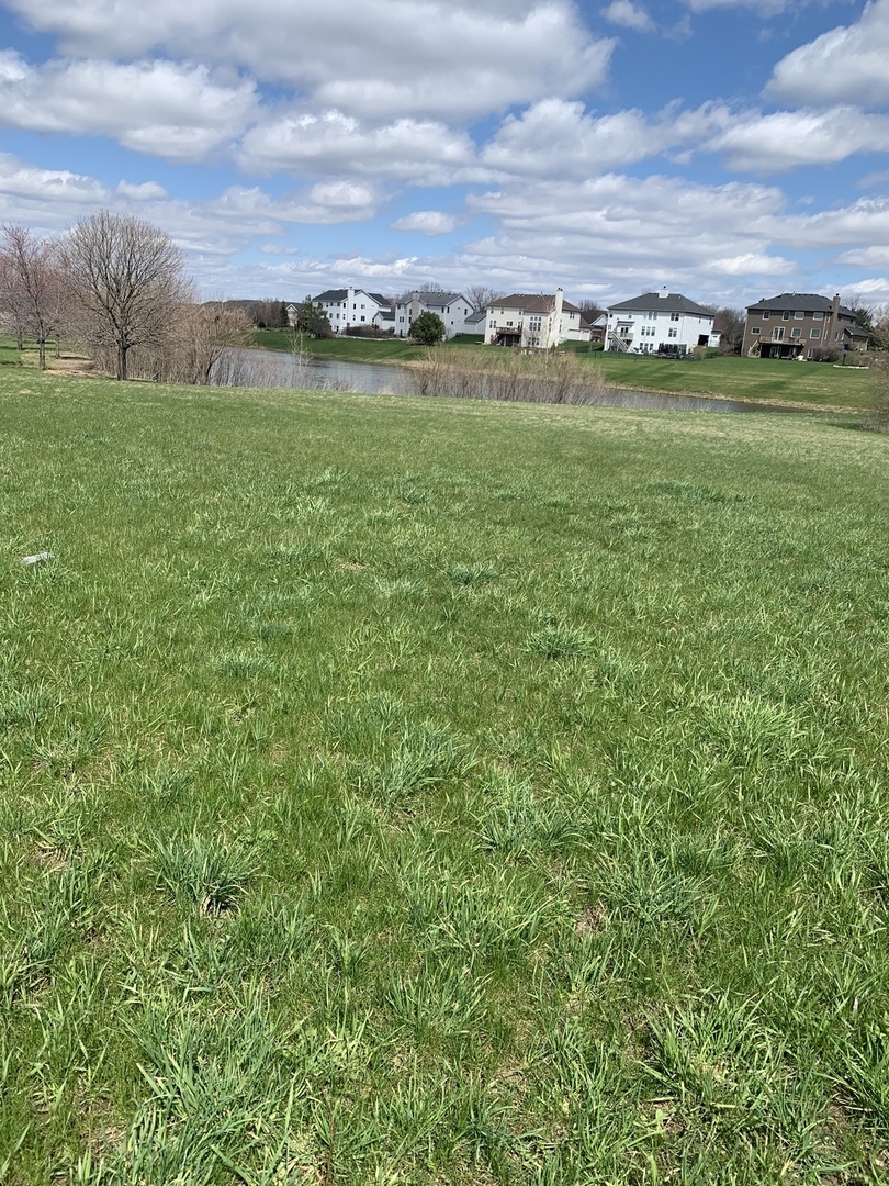 1N557 Peck Road Geneva, IL 60134 - Photo 5 of 15 Gallery Image 5