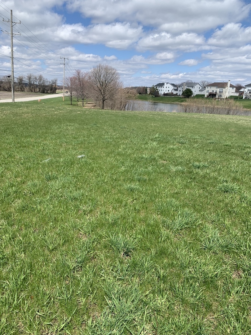 1N557 Peck Road Geneva, IL 60134 - Photo 6 of 15 Gallery Image 6