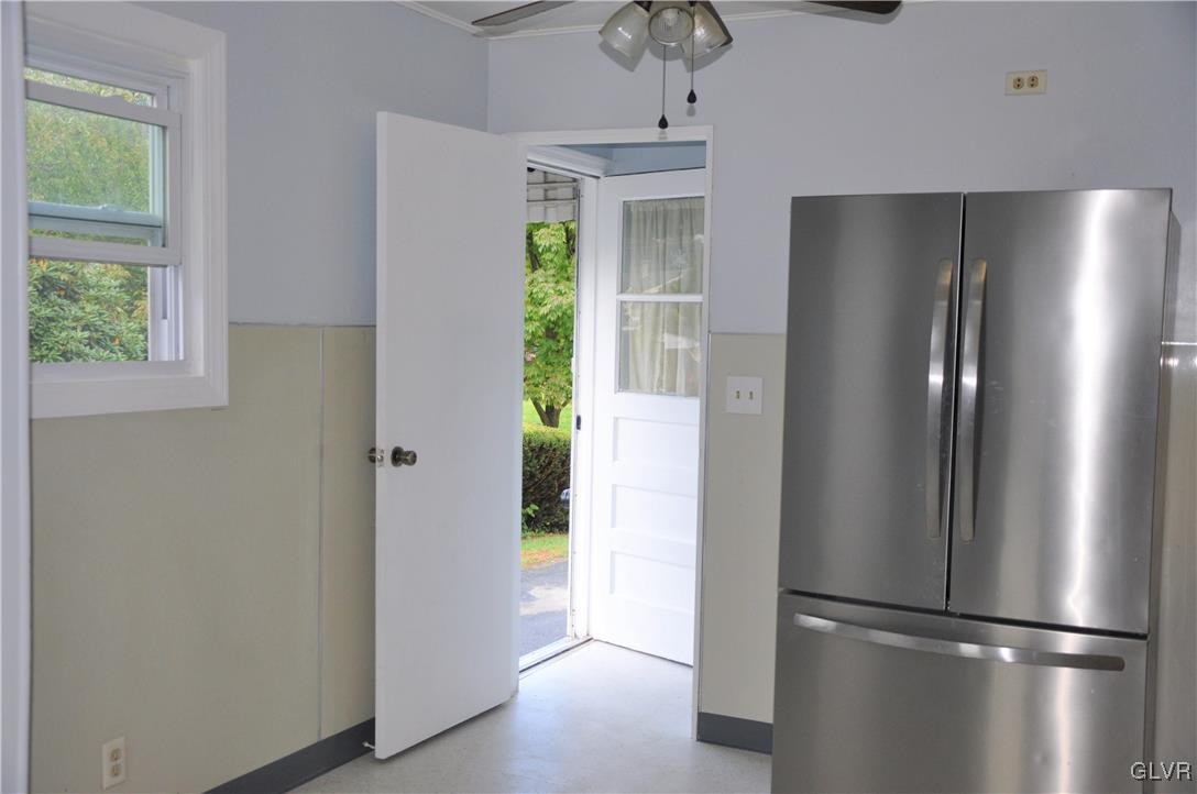2142 Aster Road Bethlehem, PA 18018 - Photo 2 of 18 Gallery Image 2
