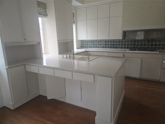 $925,000 | 315 Sugar Berry Circle, Houston, TX 77024