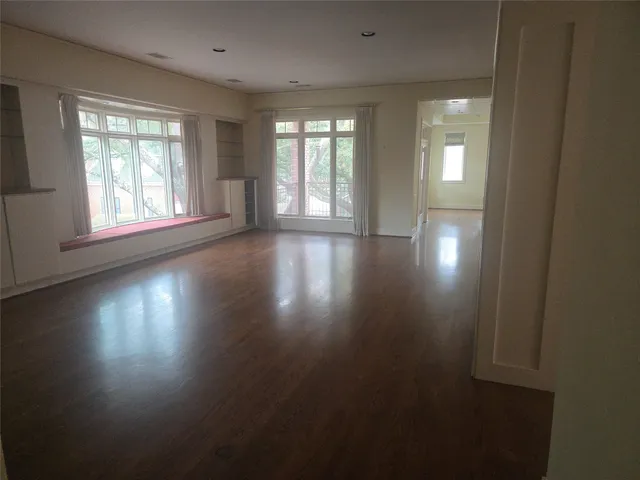 $925,000 | 315 Sugar Berry Circle, Houston, TX 77024