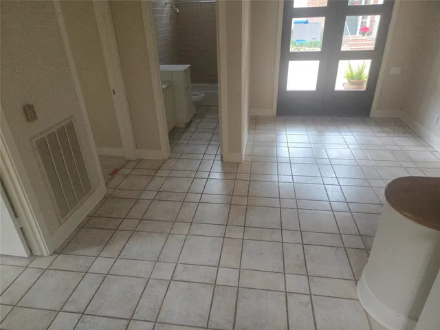 $925,000 | 315 Sugar Berry Circle, Houston, TX 77024