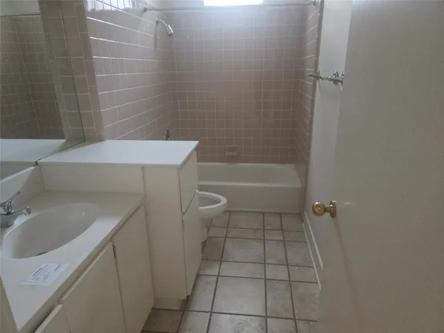 $925,000 | 315 Sugar Berry Circle, Houston, TX 77024