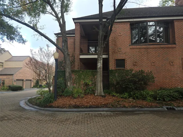 $925,000 | 315 Sugar Berry Circle, Houston, TX 77024