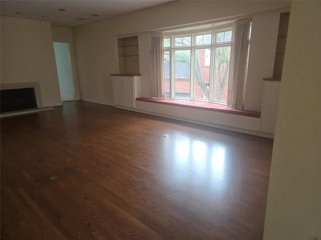 $925,000 | 315 Sugar Berry Circle, Houston, TX 77024