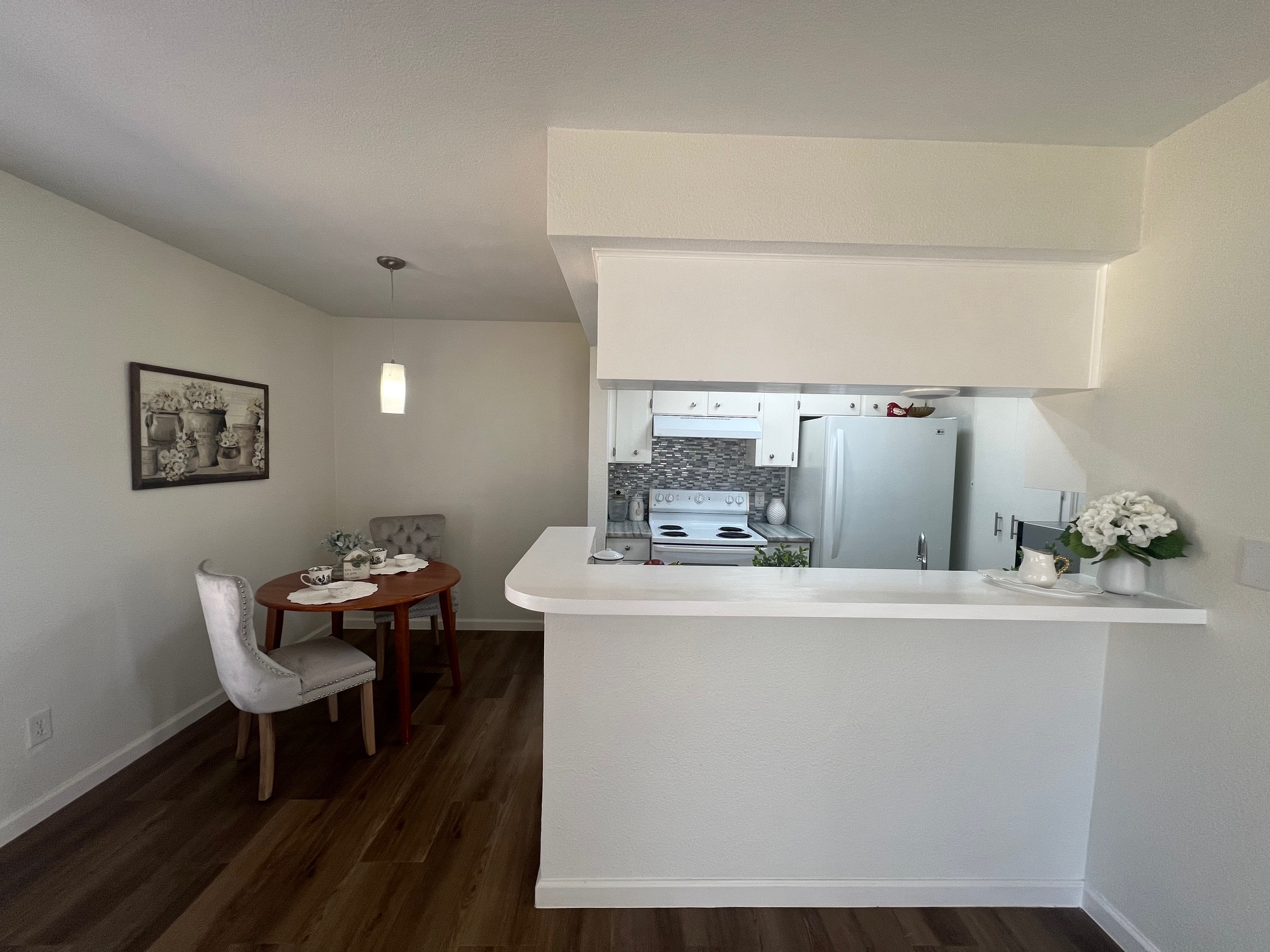245 Mt Olive Road, Unit A & B Cedar Creek, TX 78612 - Photo 4 of 33 Unit B Kitchen featuring light countertops, a peninsula, electric stove, decorative backsplash, and decorative light fixtures