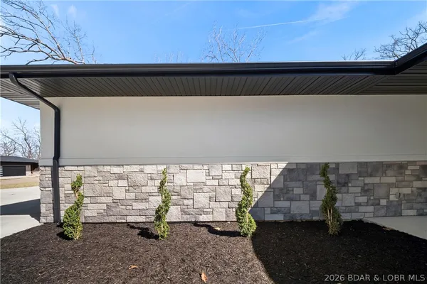 $698,000 | 630 Turn Bridge Lane, Sunrise Beach, MO 65079