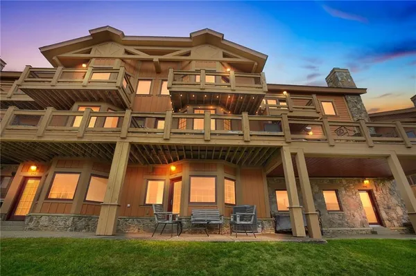 a view of building with a outdoor space