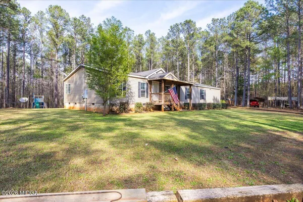 a front view of house with yard