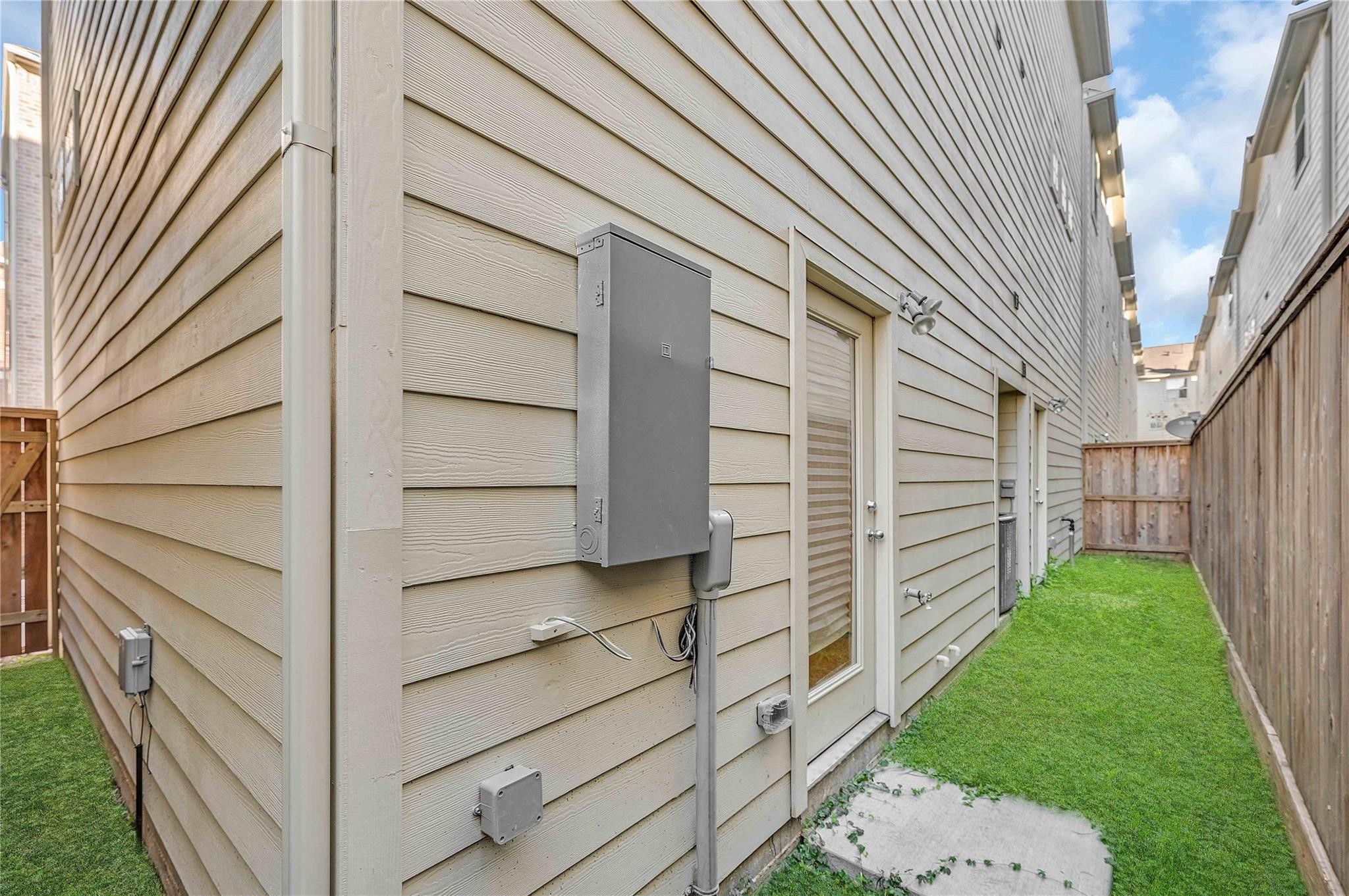8731 Bryam Houston, TX 77061 - Photo 18 of 19 a view of a backyard