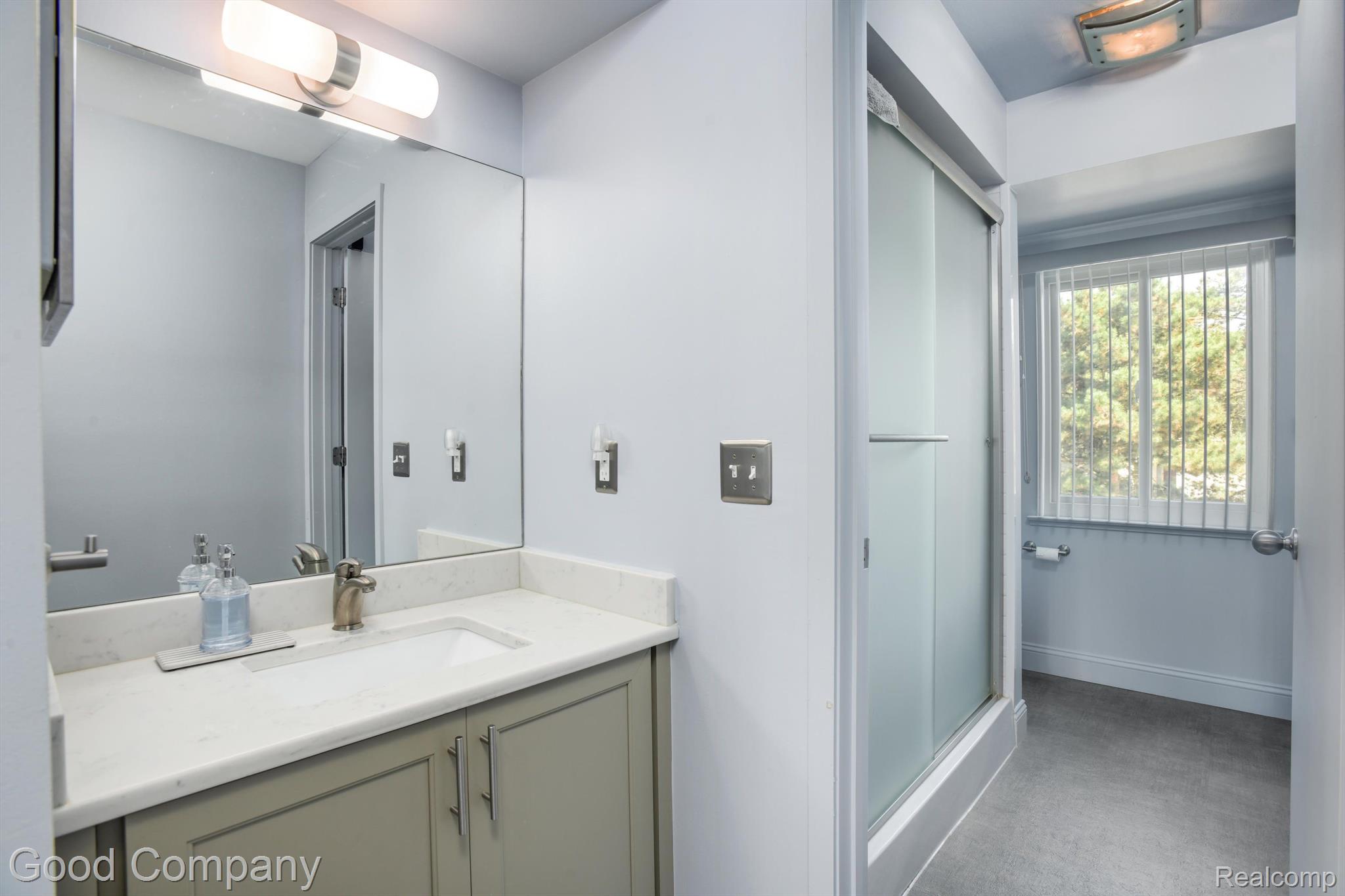617 Ashley Circle East Rochester, MI 48307 - Photo 19 of 38