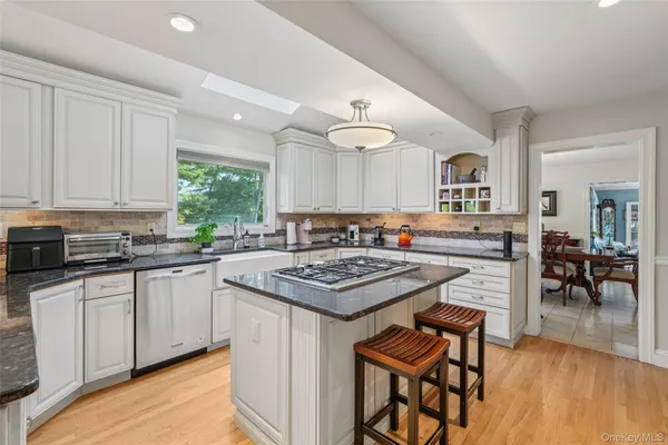 $1,620,000 | 8 Abbey Road, West Nyack, NY 10994