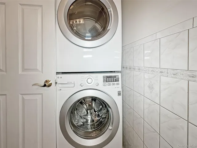 a close up view of a washer and dryer