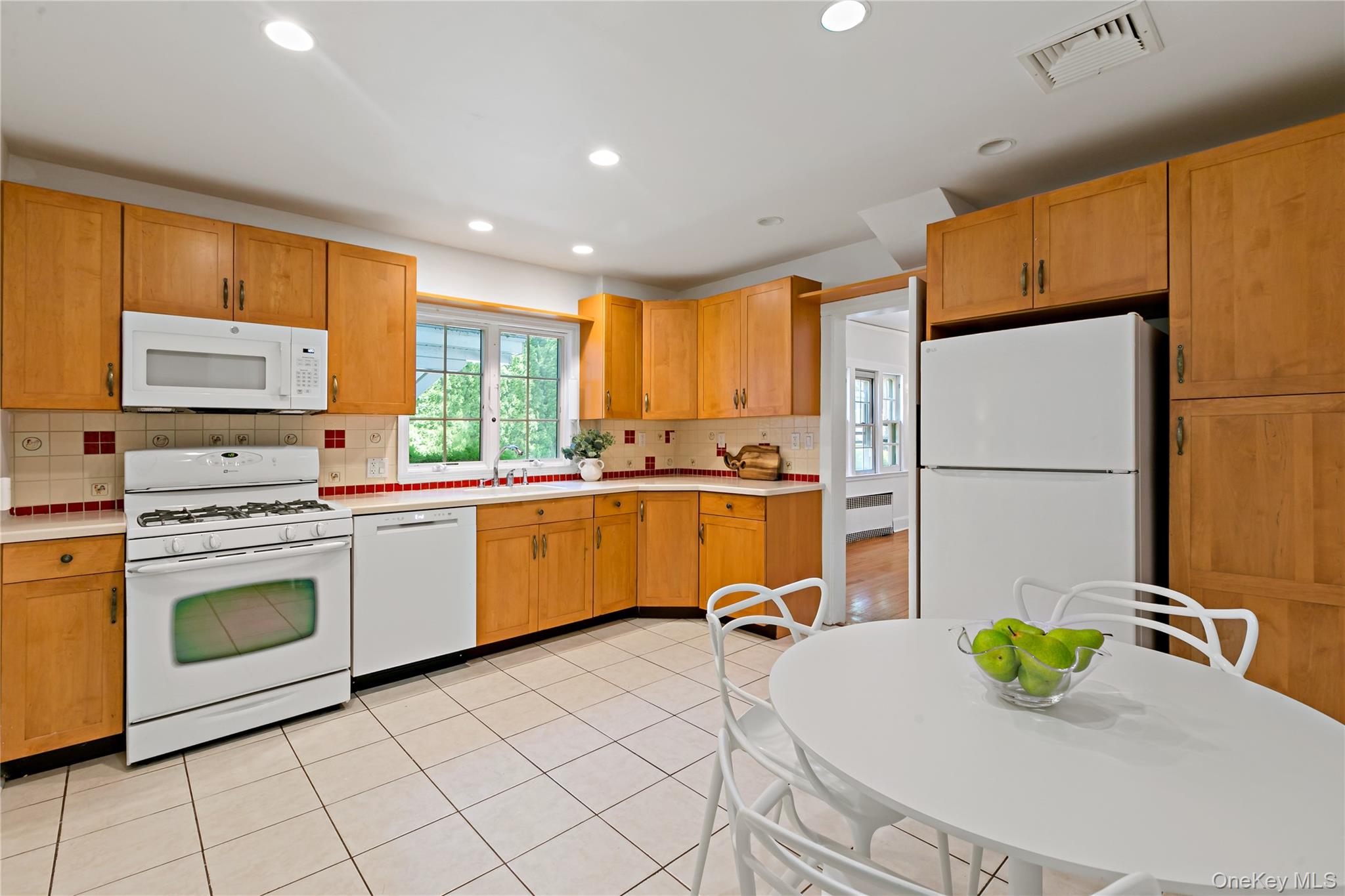 241 Madison Road Scarsdale, NY 10583 - Photo 13 of 33