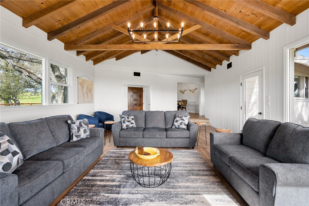 550 Villa Lots Road Paso Robles, CA 93446 - Photo 5 of 31 Cathedral ceilings