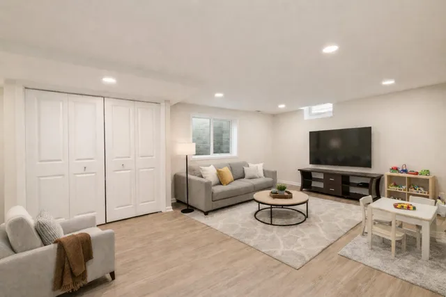 $3,400 | 5751 North Shoreland Avenue, Whitefish Bay, WI 53217