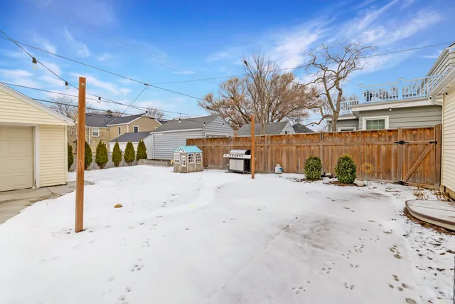 $3,400 | 5751 North Shoreland Avenue, Whitefish Bay, WI 53217