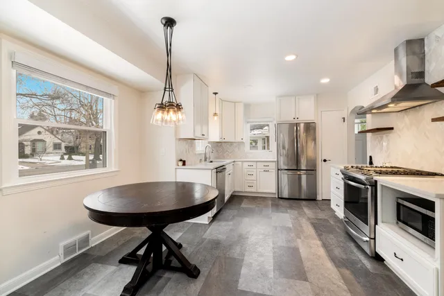 $3,400 | 5751 North Shoreland Avenue, Whitefish Bay, WI 53217