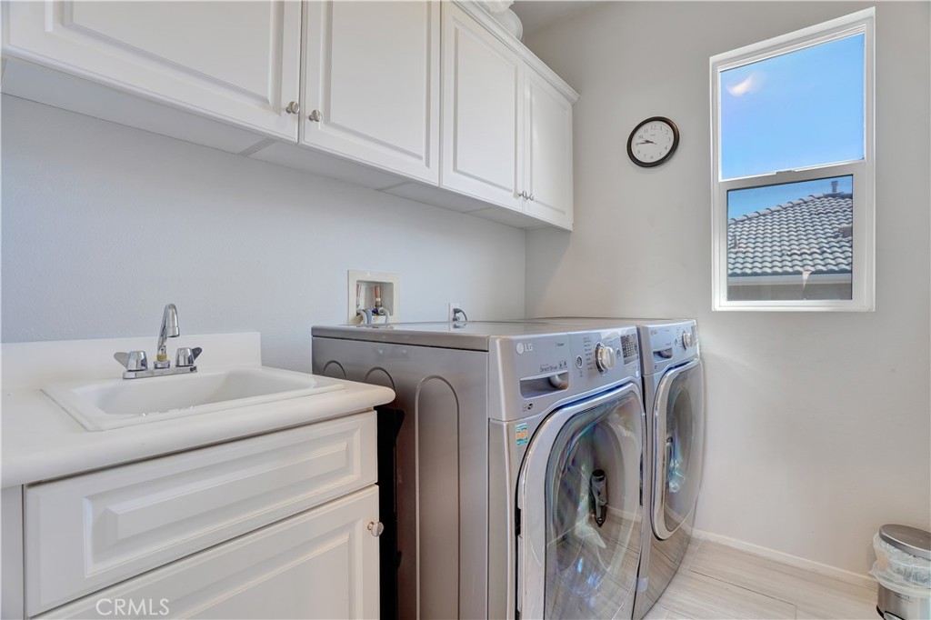 12179 Dewar Drive Riverside, CA 92505 - Photo 28 of 53 a utility room with dryer and washer