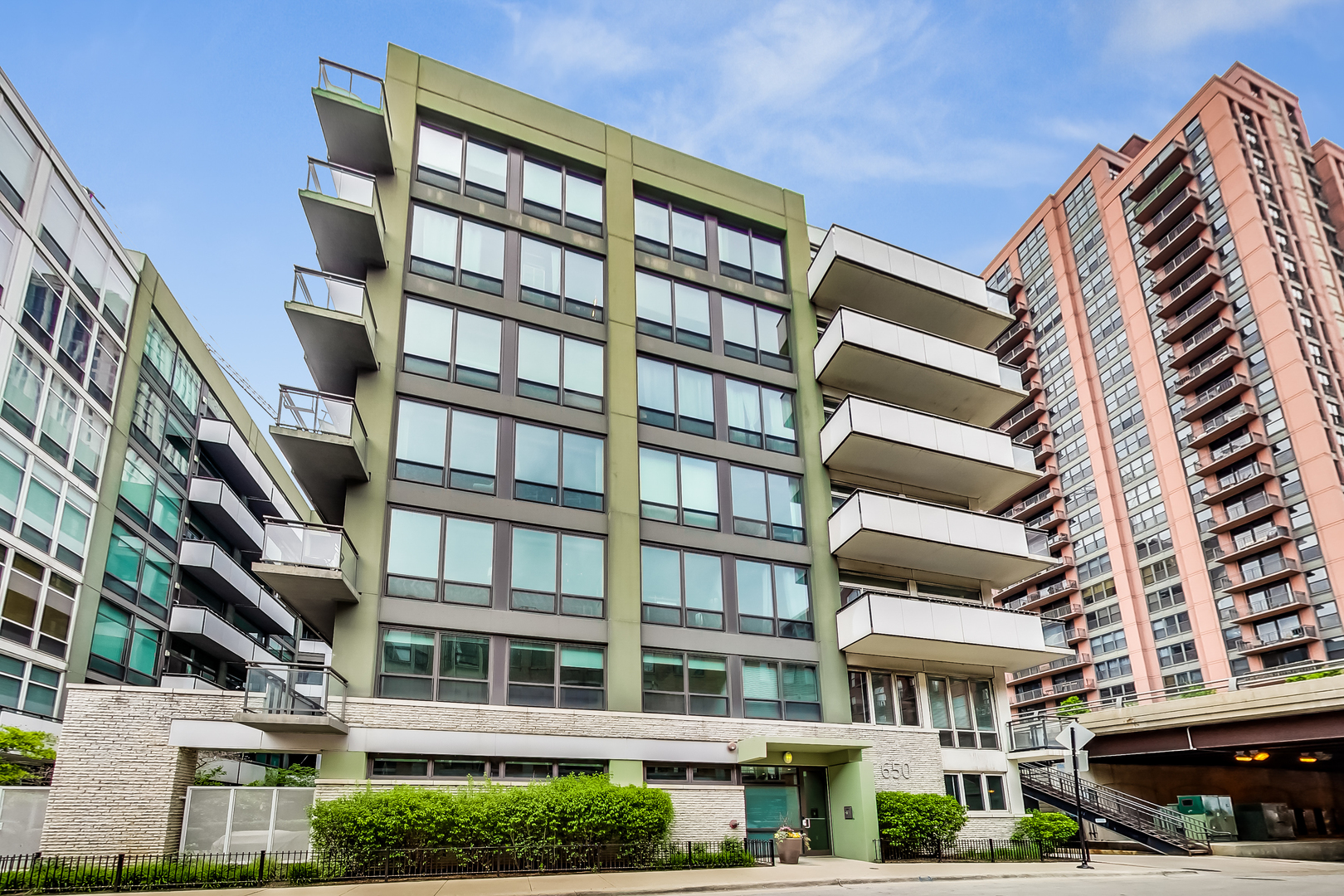 650 West Wayman Street, Unit 503C Chicago, IL 60661 - Photo 1 of 23 a front view of a multi story building