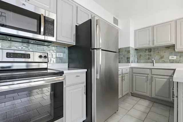 $1,700 | 6030 North Sheridan Road, Unit 2008, Chicago, IL 60660