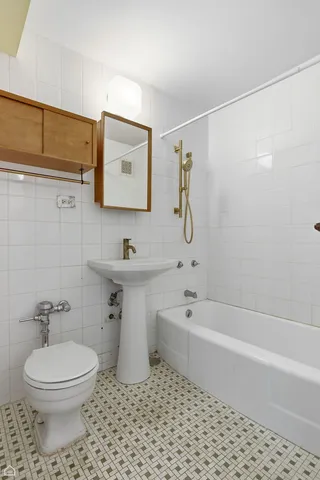 $1,700 | 6030 North Sheridan Road, Unit 2008, Chicago, IL 60660