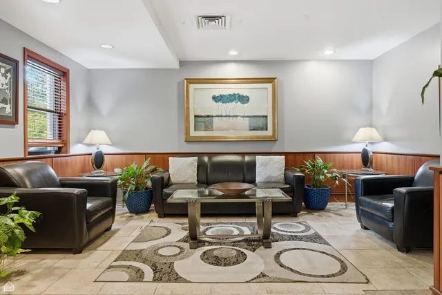 $1,700 | 6030 North Sheridan Road, Unit 2008, Chicago, IL 60660