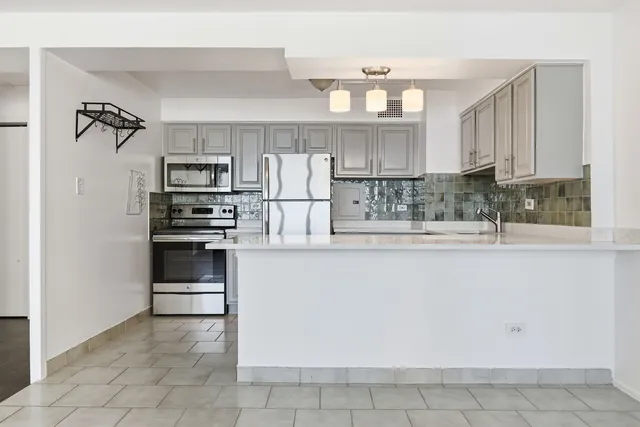 $1,700 | 6030 North Sheridan Road, Unit 2008, Chicago, IL 60660