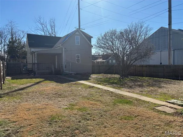 $99,000 | 601 8th Street, Highland, IL 62249