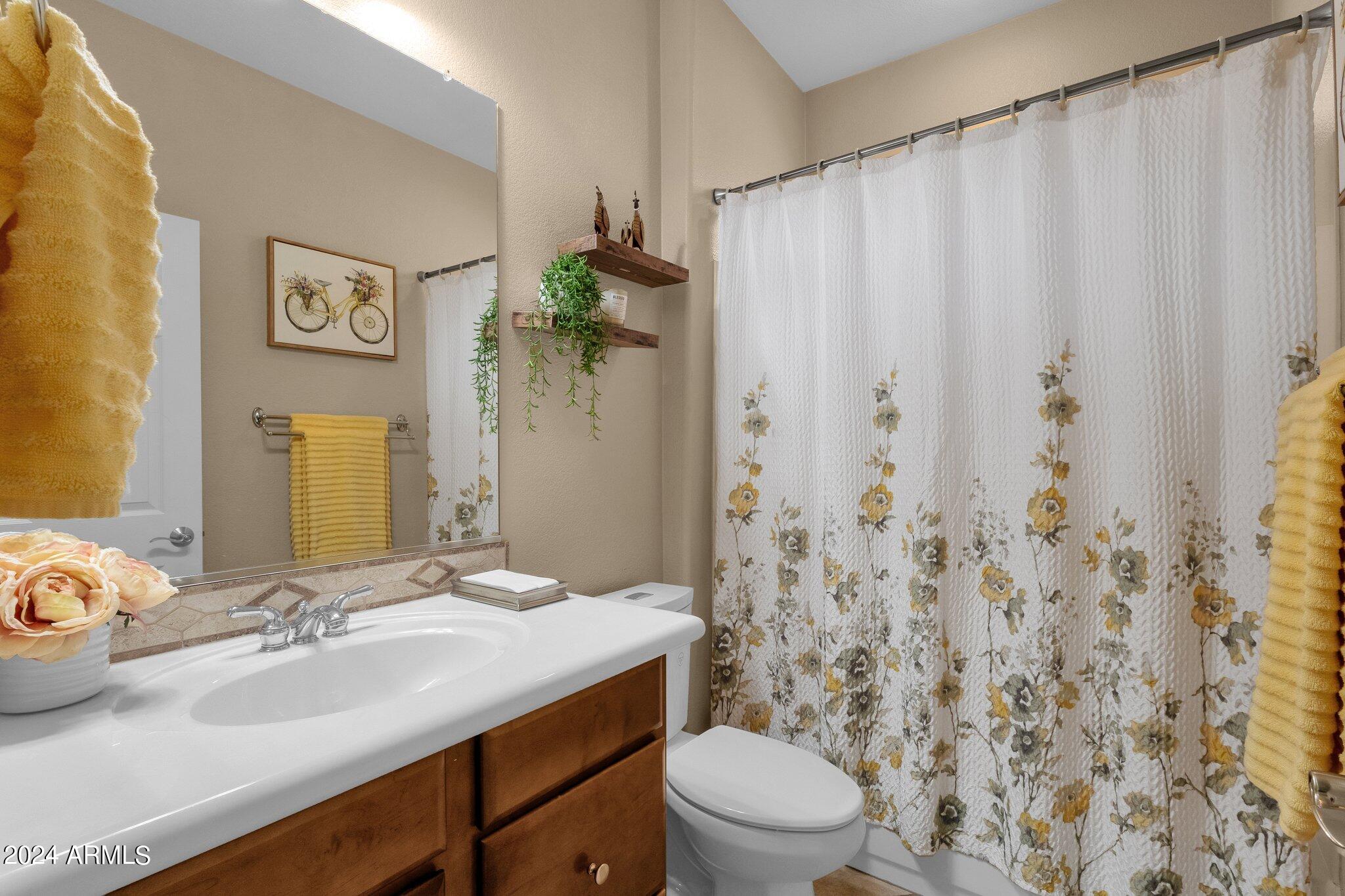 4636 East Rakestraw Lane Gilbert, AZ 85298 - Photo 15 of 35 13-web-or-mls-4636-e-rakestraw-ln