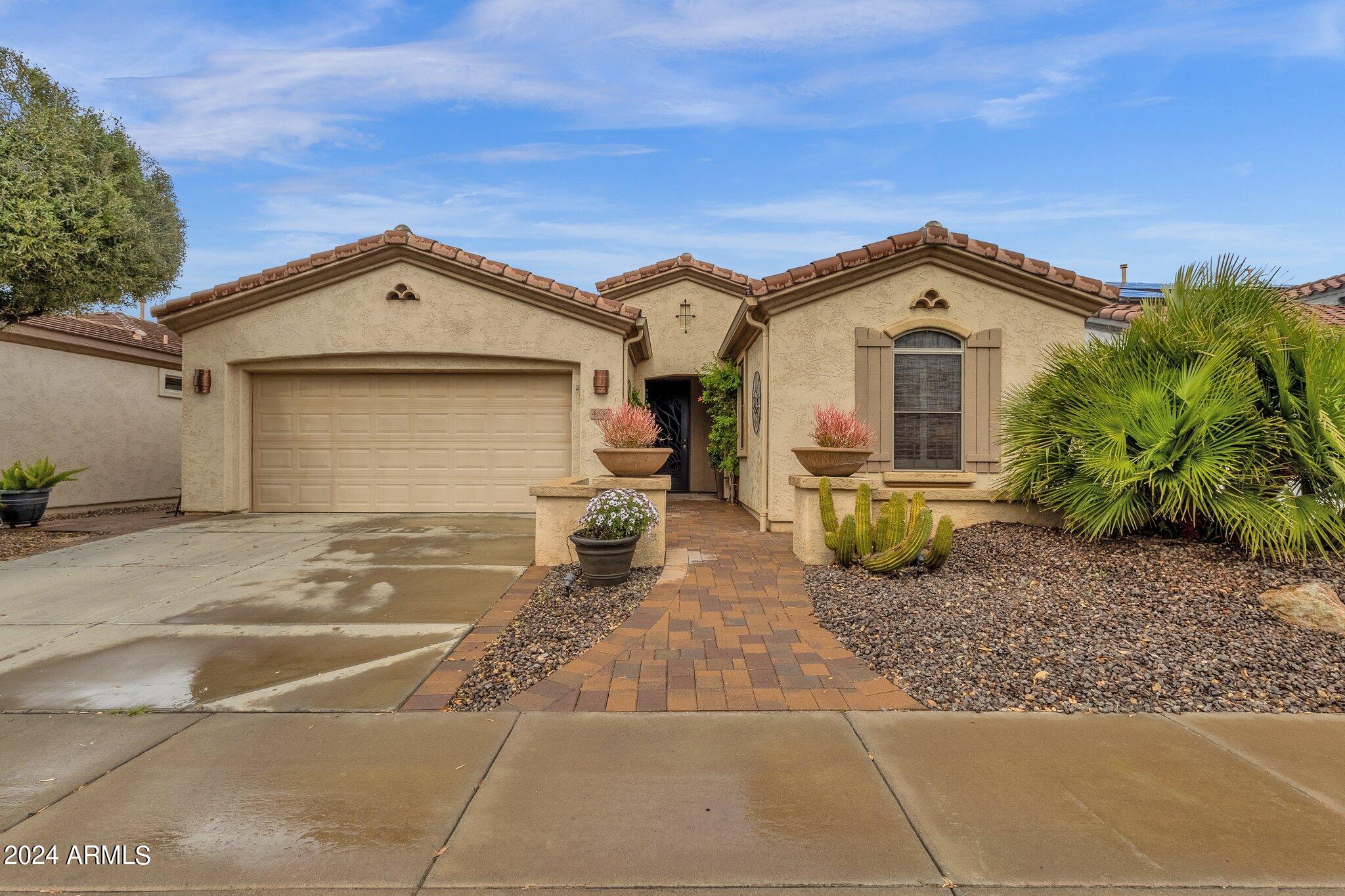 4636 East Rakestraw Lane Gilbert, AZ 85298 - Photo 2 of 35 2-web-or-mls-4636-e-rakestraw-ln