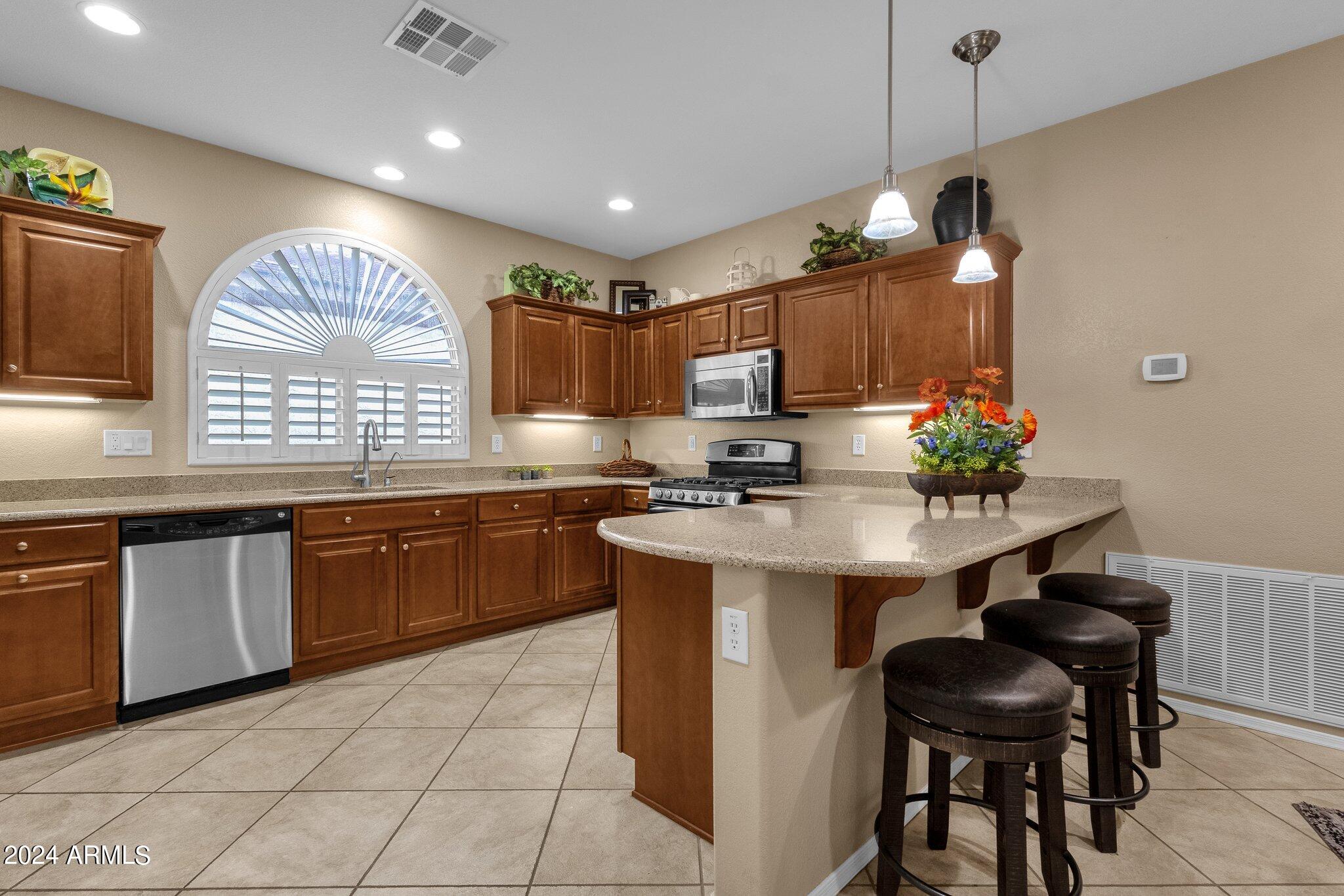 4636 East Rakestraw Lane Gilbert, AZ 85298 - Photo 9 of 35 23-web-or-mls-4636-e-rakestraw-ln