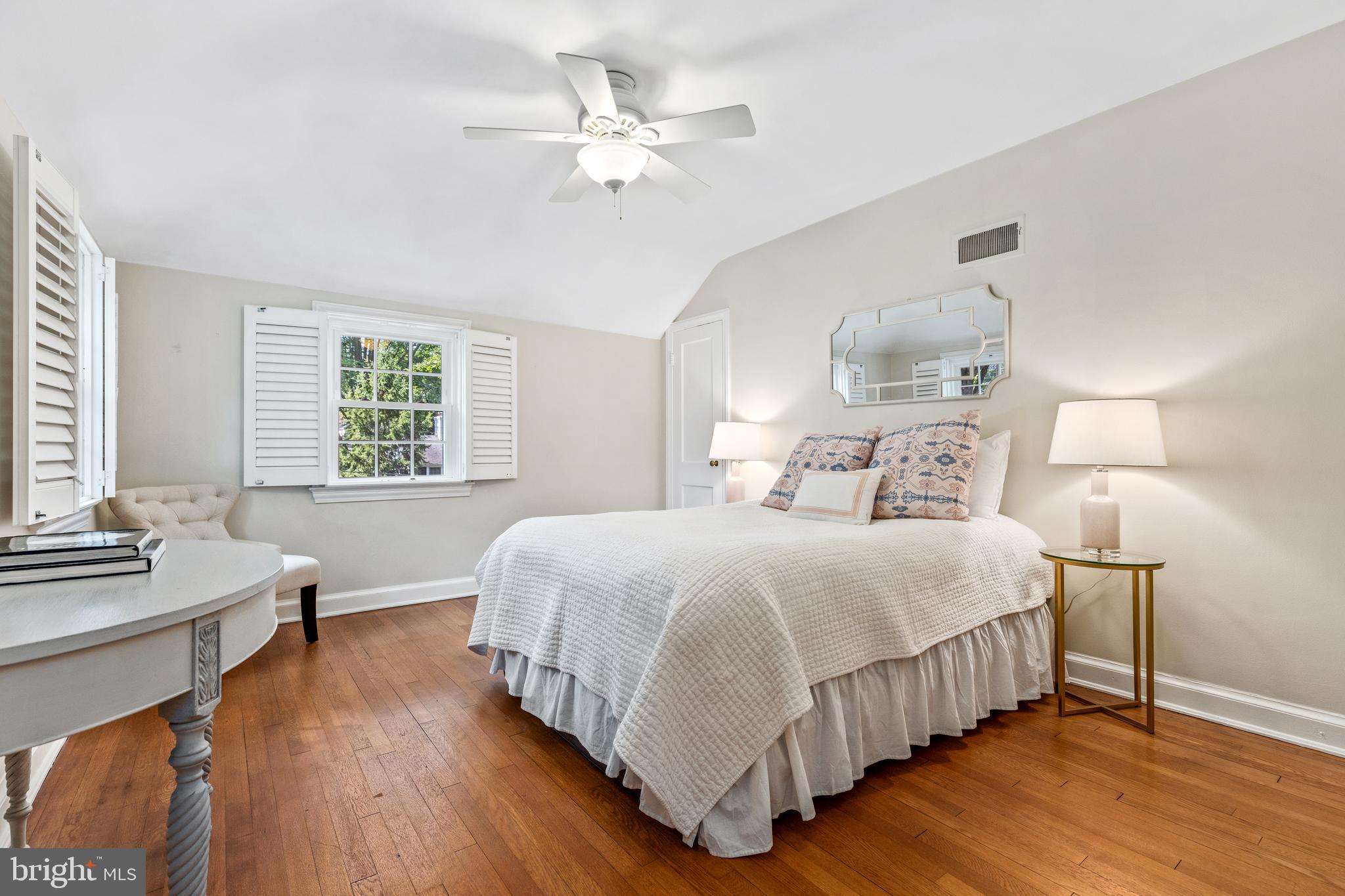 5911 Harwick Road Bethesda, MD 20816 - Photo 19 of 33 Primary Bedroom