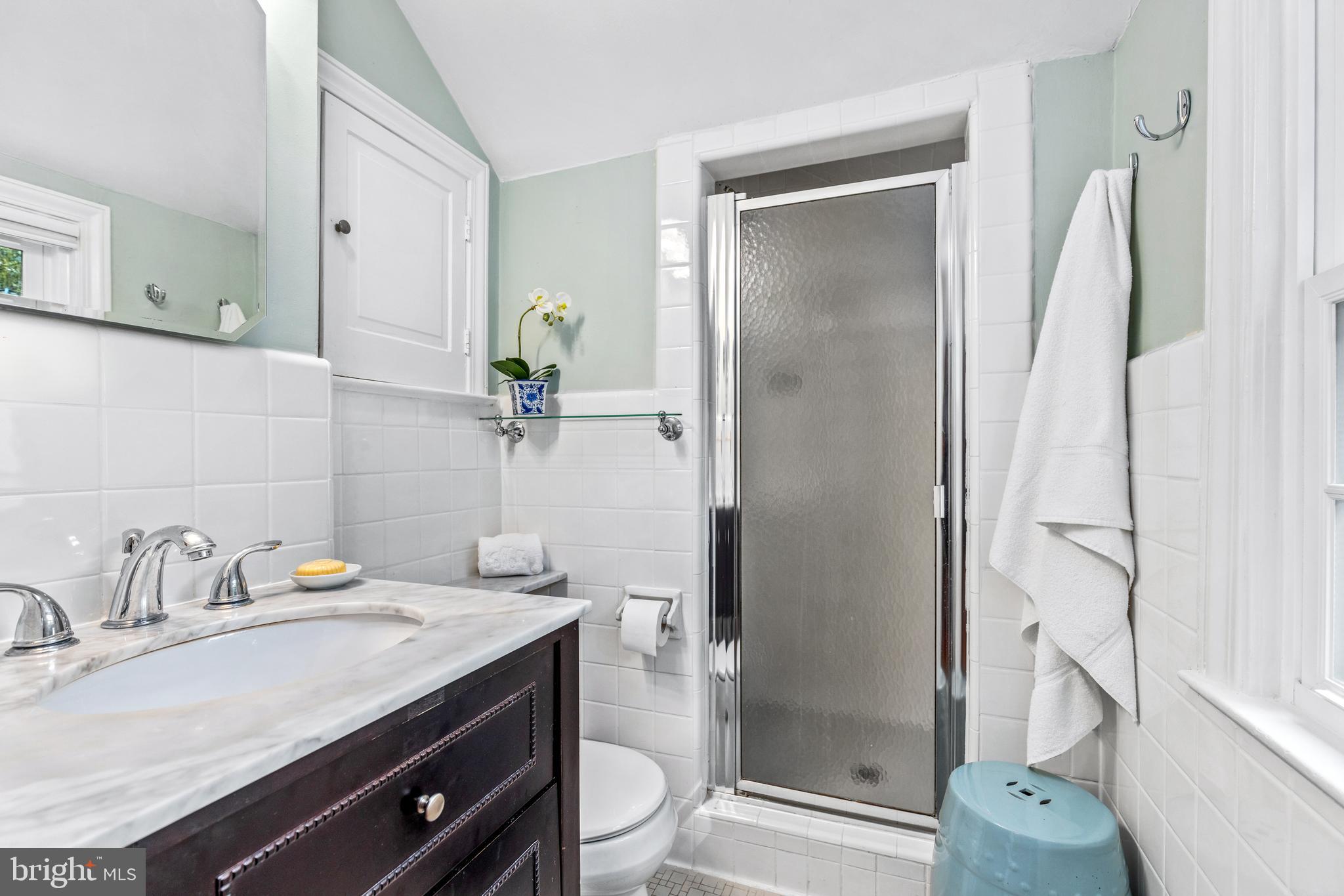 5911 Harwick Road Bethesda, MD 20816 - Photo 20 of 33 Primary Bathroom