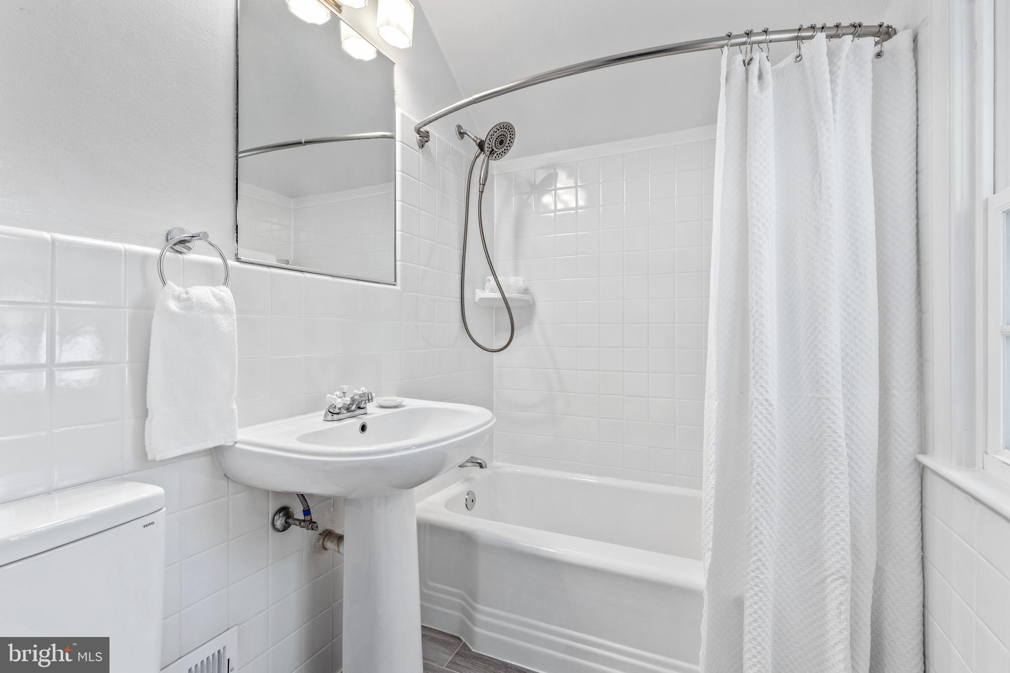 5911 Harwick Road Bethesda, MD 20816 - Photo 22 of 33 Hallway Bathroom