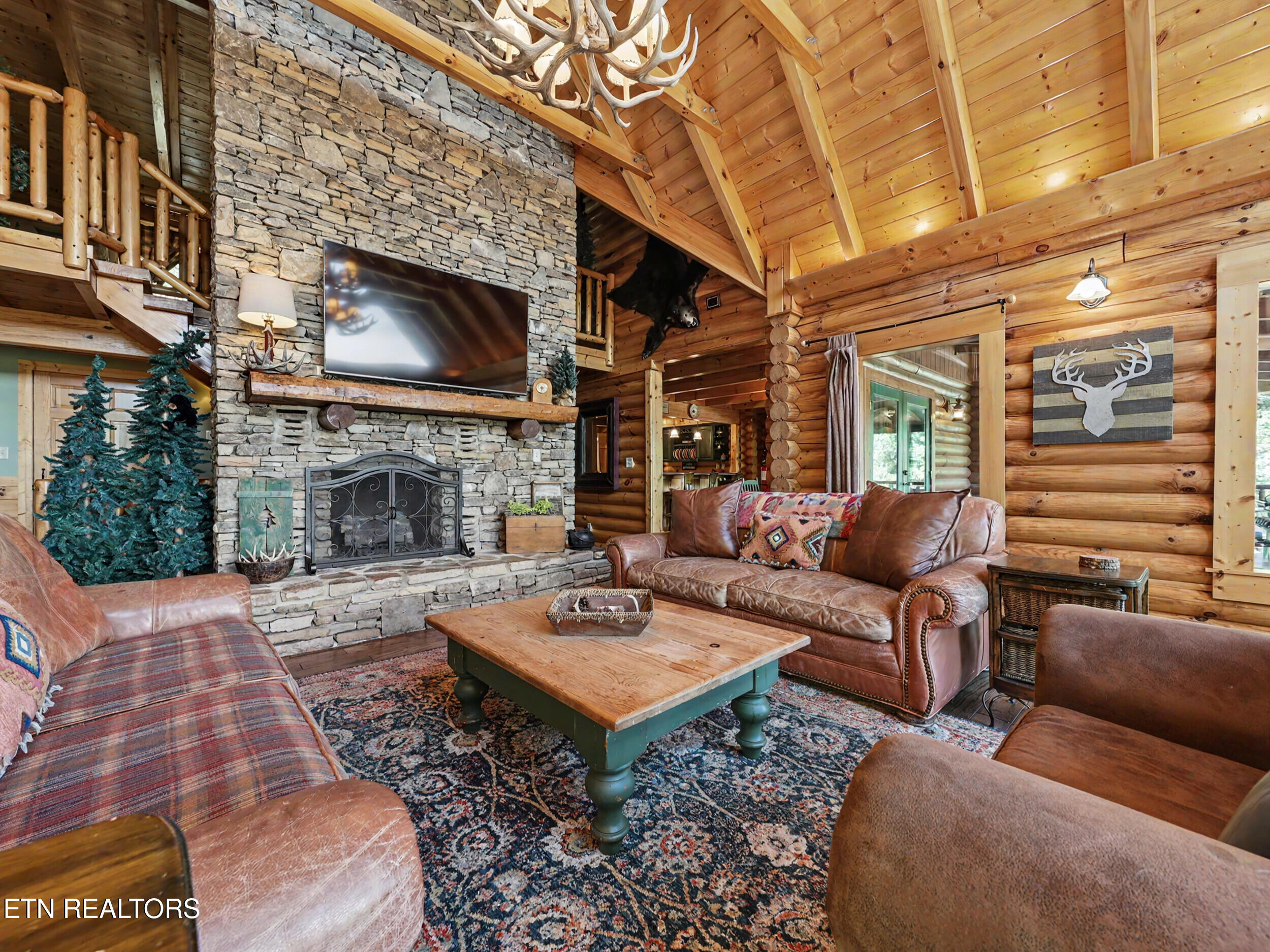 2414 Walnut Cove Way Sevierville, TN 37862 - Photo 4 of 53 4_img_5800
