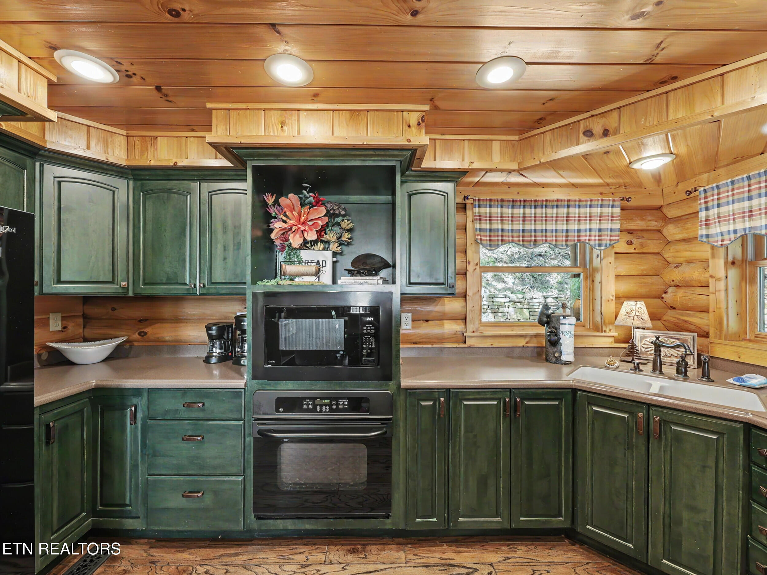 2414 Walnut Cove Way Sevierville, TN 37862 - Photo 8 of 53 8_img_5775