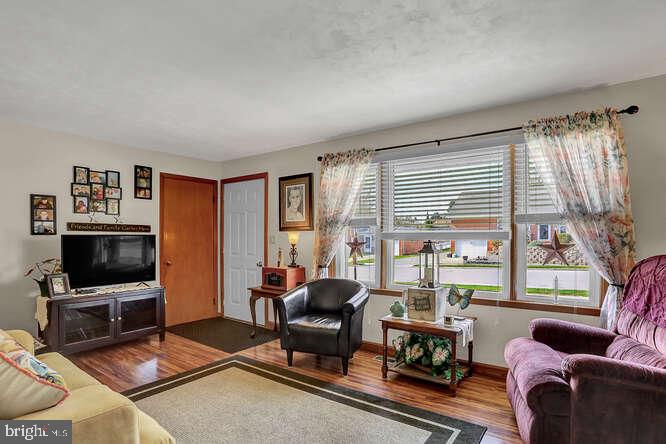 275 Sunset Avenue Hanover, PA 17331 - Photo 5 of 41 Gallery Image 5