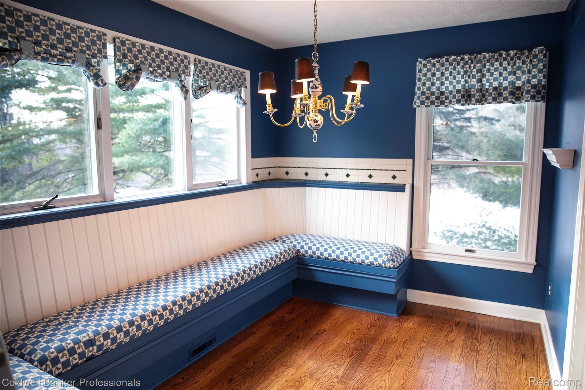 9925 Rattalee Lake Road Clarkston, MI 48348 - Photo 10 of 51 Breakfast nook for morning coffee