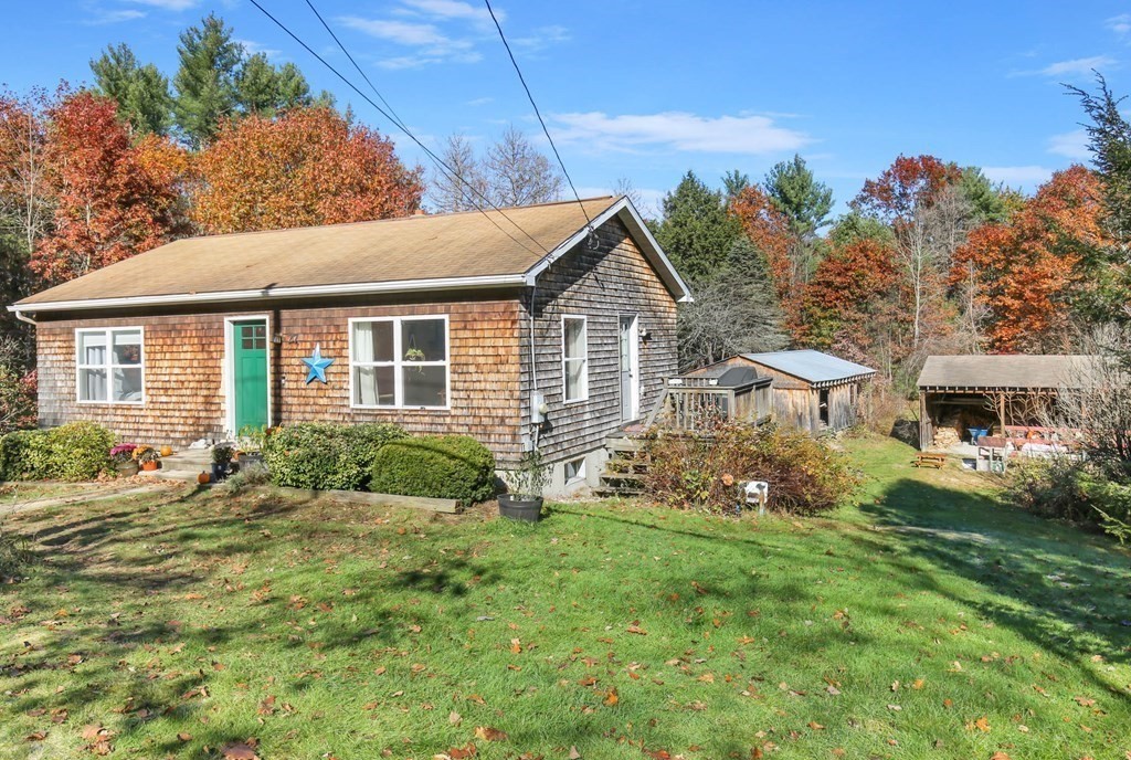 27 Locke Road Rutland, MA 01543 - Photo 3 of 39 a front view of a house with garden