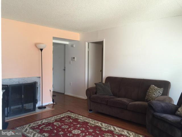 2212 Springwood Drive, Unit T6 Reston, VA 20191 - Photo 2 of 12 Interior (General)