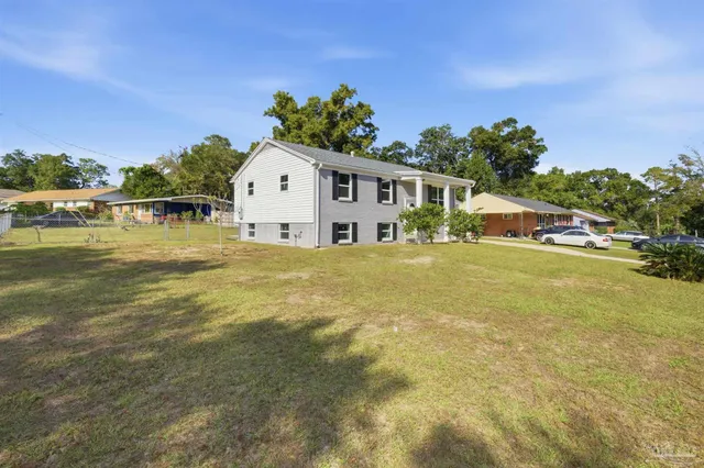 a view of a house with a yard